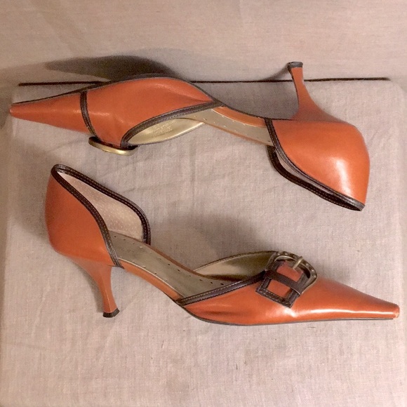 Sexy BCBGirls equestrian d’Orsay heels with brass buckle, leather, US 8.5 - Picture 2 of 4